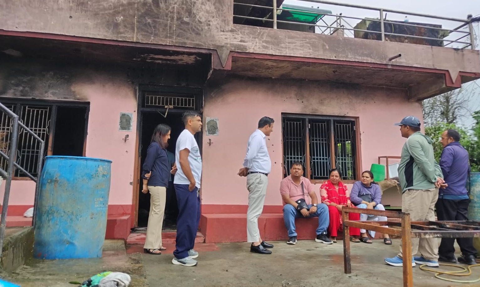 जिसस काभ्रे प्रमुख नेतृत्वकाे टाेलीद्वारा आन्दोलनमा आगजनी भएका संरचनाहरुकाे अवलोकन