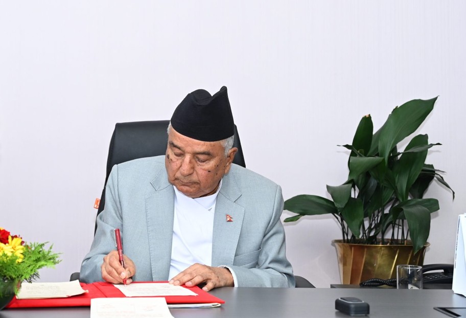 राष्ट्रपतिद्वारा मतदाता नामावलीसम्बन्धी अध्यादेश जारी, चुनाव गर्ने बाटाे खुल्याे