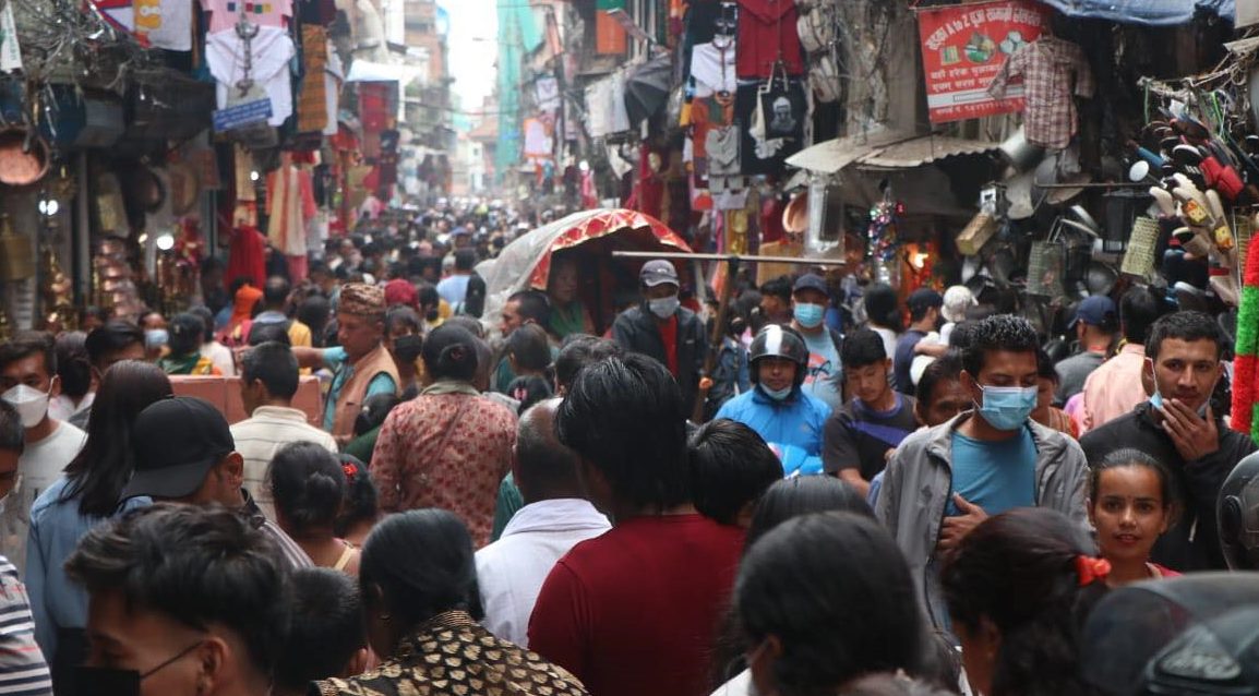 बजारमा दसैँको चहलपहल बढ्यो, अनुगमन भने सुस्त