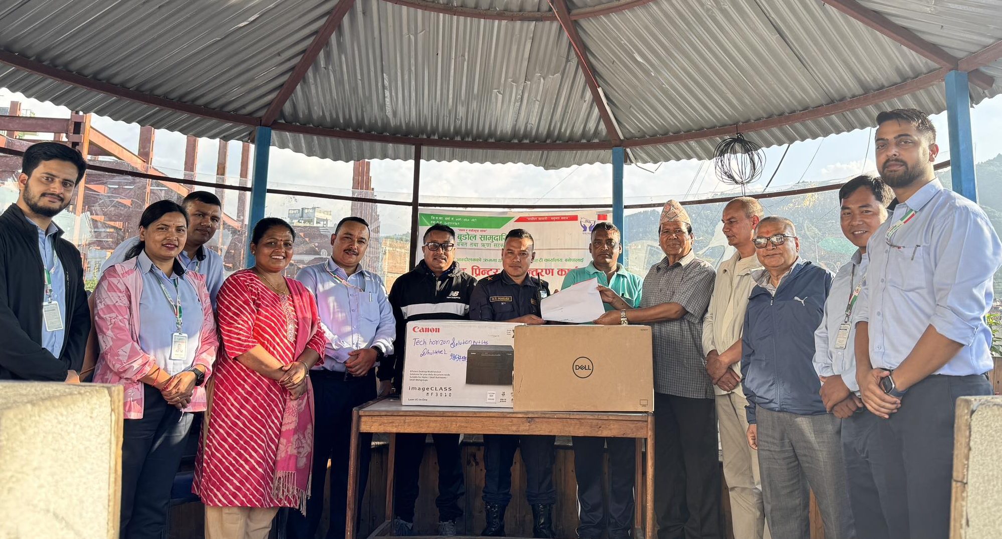 बुडाेल सामुदायिकद्वारा प्रहरी कार्यालय बनेपालाई कम्प्युटर र प्रिन्टर सहयोग