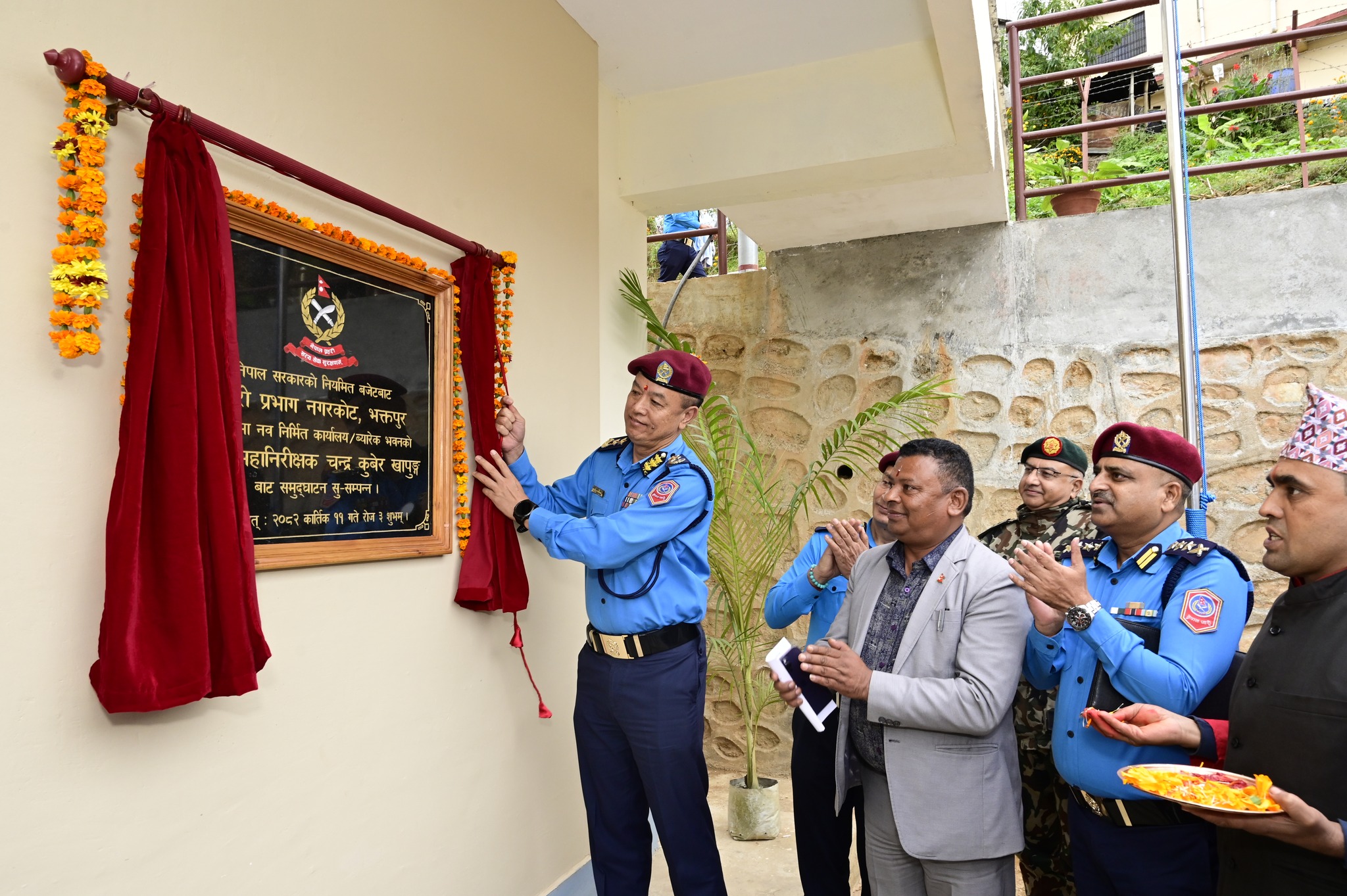 प्रहरी महानिरीक्षक चन्द्र कुबेर खापुङ्गद्वारा प्रहरी प्रभाग नगरकोटको नवनिर्मित भवन उद्‍घाटन