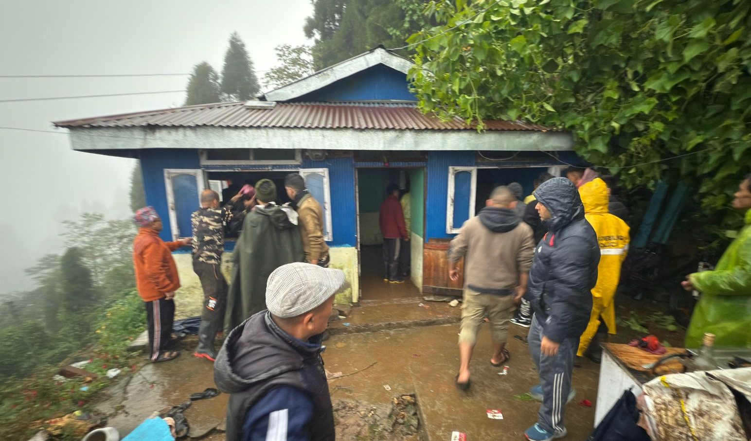 बाढीपहिराेबाट इलाममा ठूलाे मानवीय क्षति, हालसम्म १८ जनाको मृत्यु