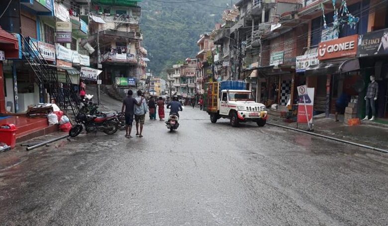 सिन्धुपाल्चोकका मूख्य राजमार्गमा रातिकाे समयमा सवारी चलाउन नपाइने (विज्ञप्तिसहित)