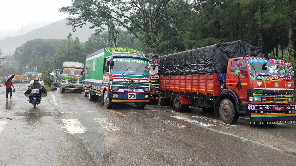 काठमाडौँ भित्रने र बाहिरिने सवारी साधन तीन दिनका लागि बन्द (विज्ञप्तिसहित)