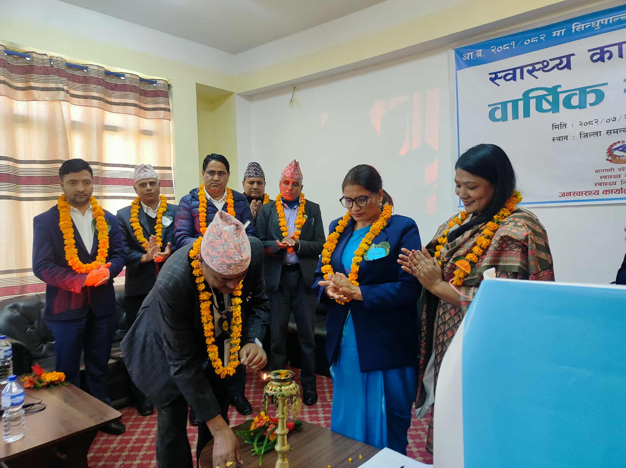 सिन्धुपाल्चोकमा जनस्वास्थ्य कार्यालयको नेतृत्वमा दुई दिने स्वास्थ्य कार्यक्रमकाे समीक्षा शुरु