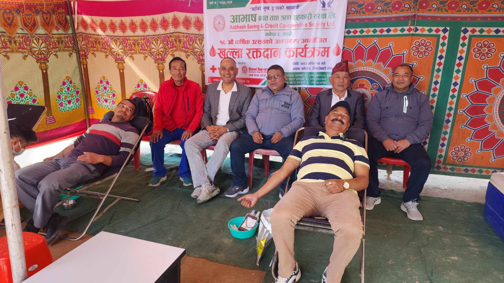 आभाष साकोसकाे आयाेजनामा भएकाे खुल्ला रक्तदान शिविरमा १२ जनाद्वारा रक्तदान