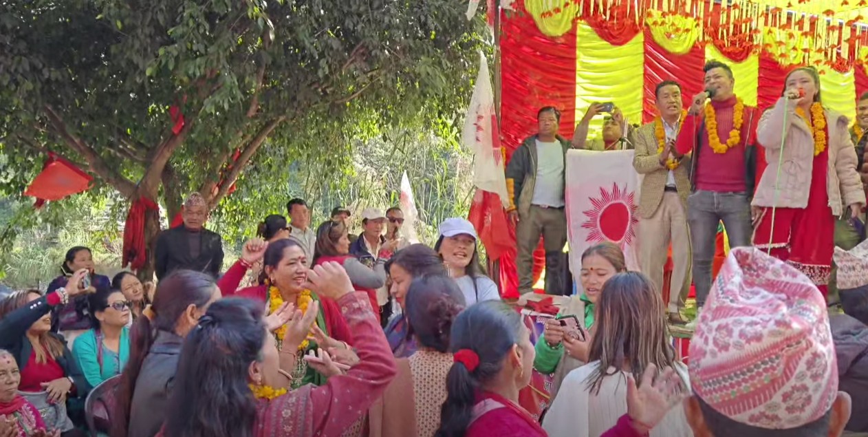 सिन्धुपाल्चोककाे खाडीचौरमा एमालेकाे शक्ति प्रदर्शन, पार्टीलाई पहिलो दल बनाउने नेताहरुकाे प्रतिबद्धता