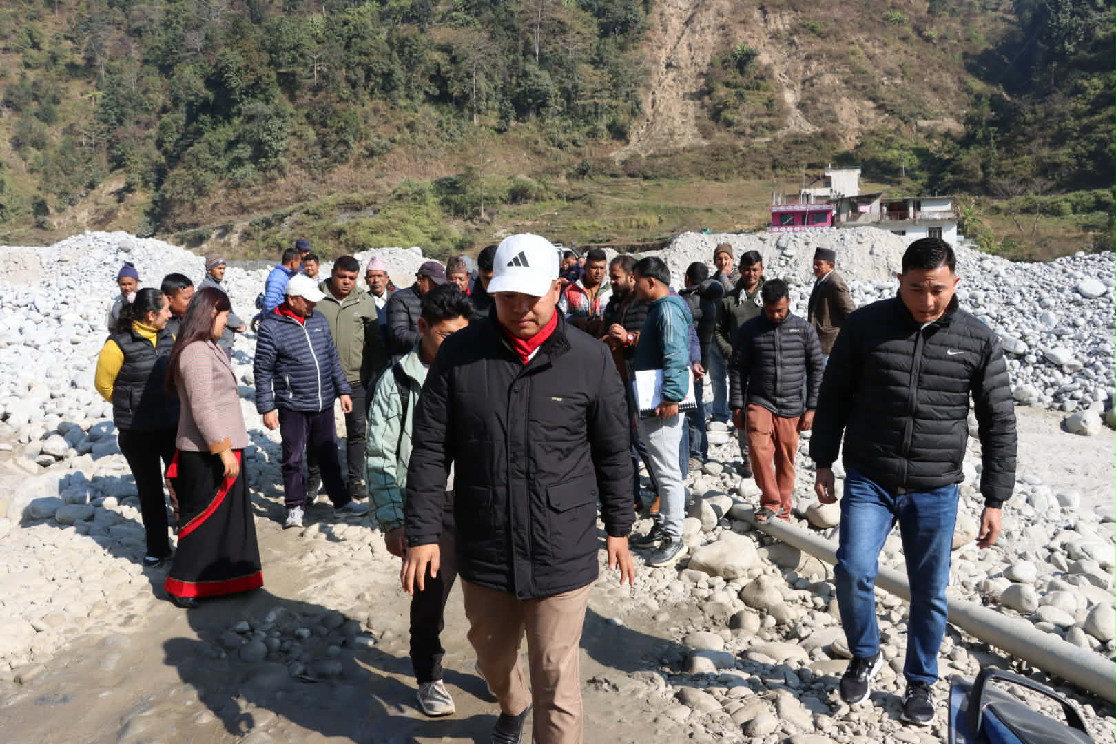 मेलम्चीको फट्टे पुल निर्माण शुरु हुने, सम्भाव्यता अध्ययनका लागि जनप्रतिनिधिहरु स्थलगत अनुगमनमा
