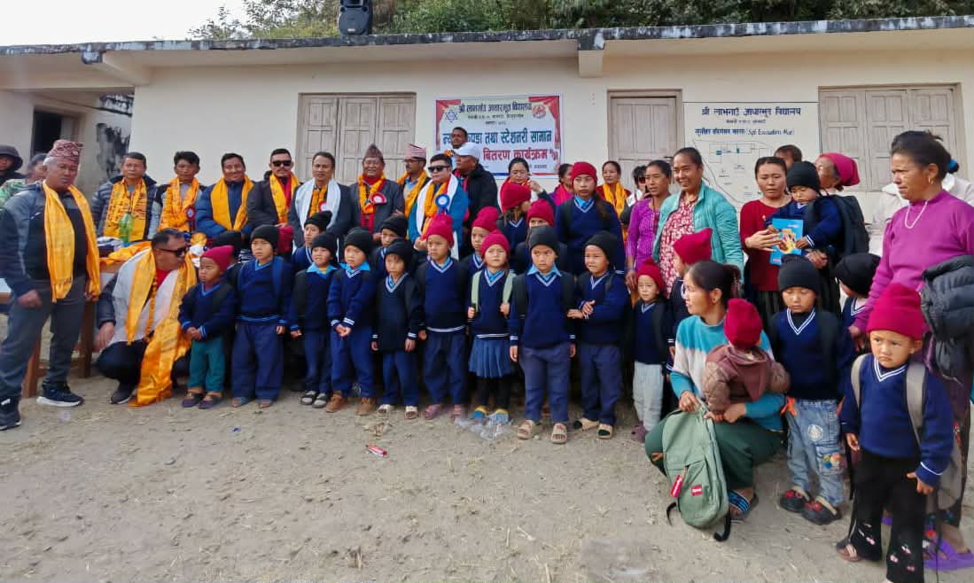 कान्छीमाया फाउण्डेशनद्वारा लाभगाउँ आधारभूत विद्यालयका विद्यार्थीलाई न्यानो कपडा वितरण