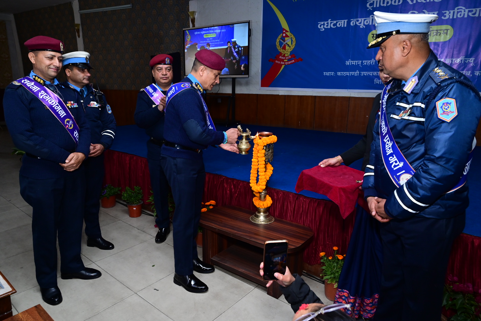 प्रहरी महानिरीक्षक कार्कीद्वारा दुर्घटना न्यूनीकरण विशेष अभियान तथा ट्राफिक सप्ताहकाे उद्‍घाटन