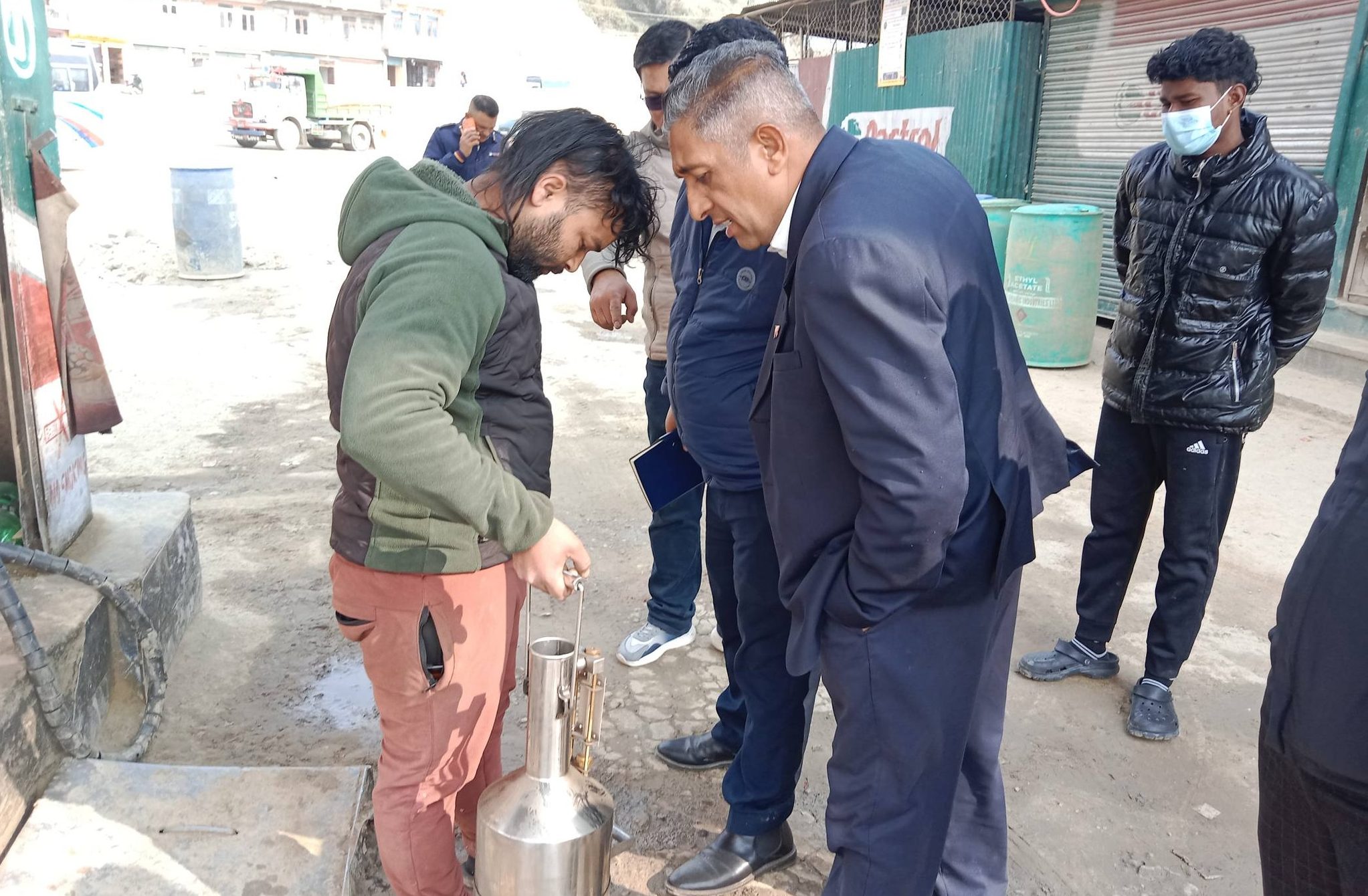जिल्ला प्रशासन कार्यालय काभ्रेद्वारा ग्याँस कम्पनी र पेट्रोल पम्पको अनुगमन