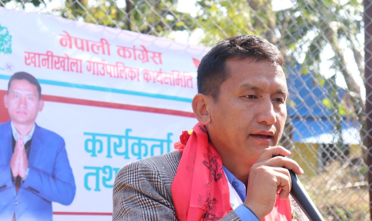 भूकम्पपछि विद्यालय पुनर्निर्माणमा सहयाेग गरेका गुणराजलाई खानीखोलामा भव्य स्वागत