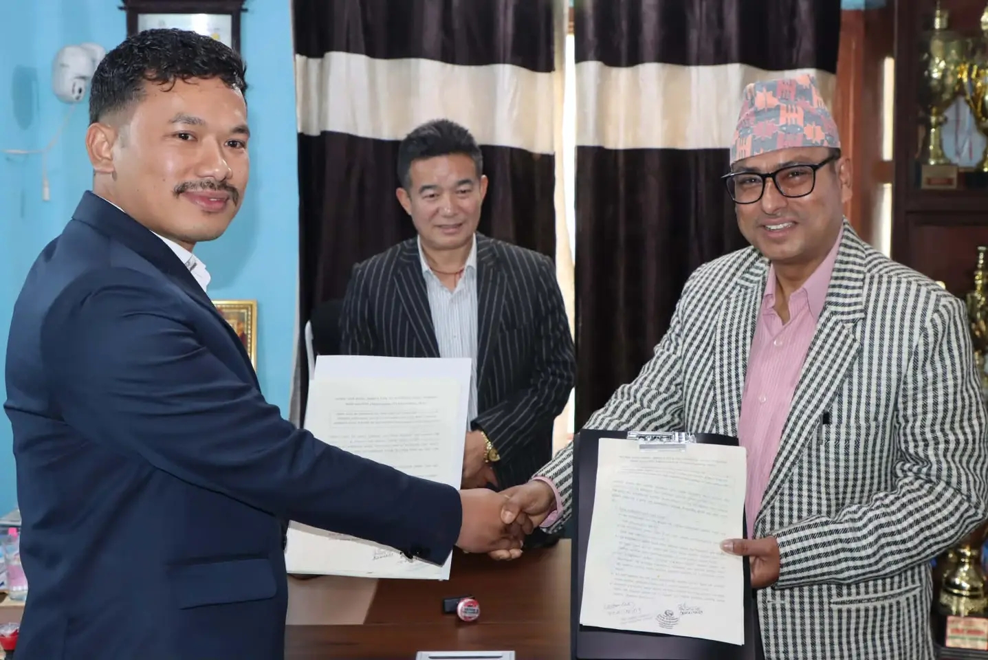 हेलम्बु गाउँपालिका र आन्तरिक राजस्व कार्यालय काभ्रेपलाञ्चोकबीच सम्झौता, कर सेवा अब हेलम्बुबाटै