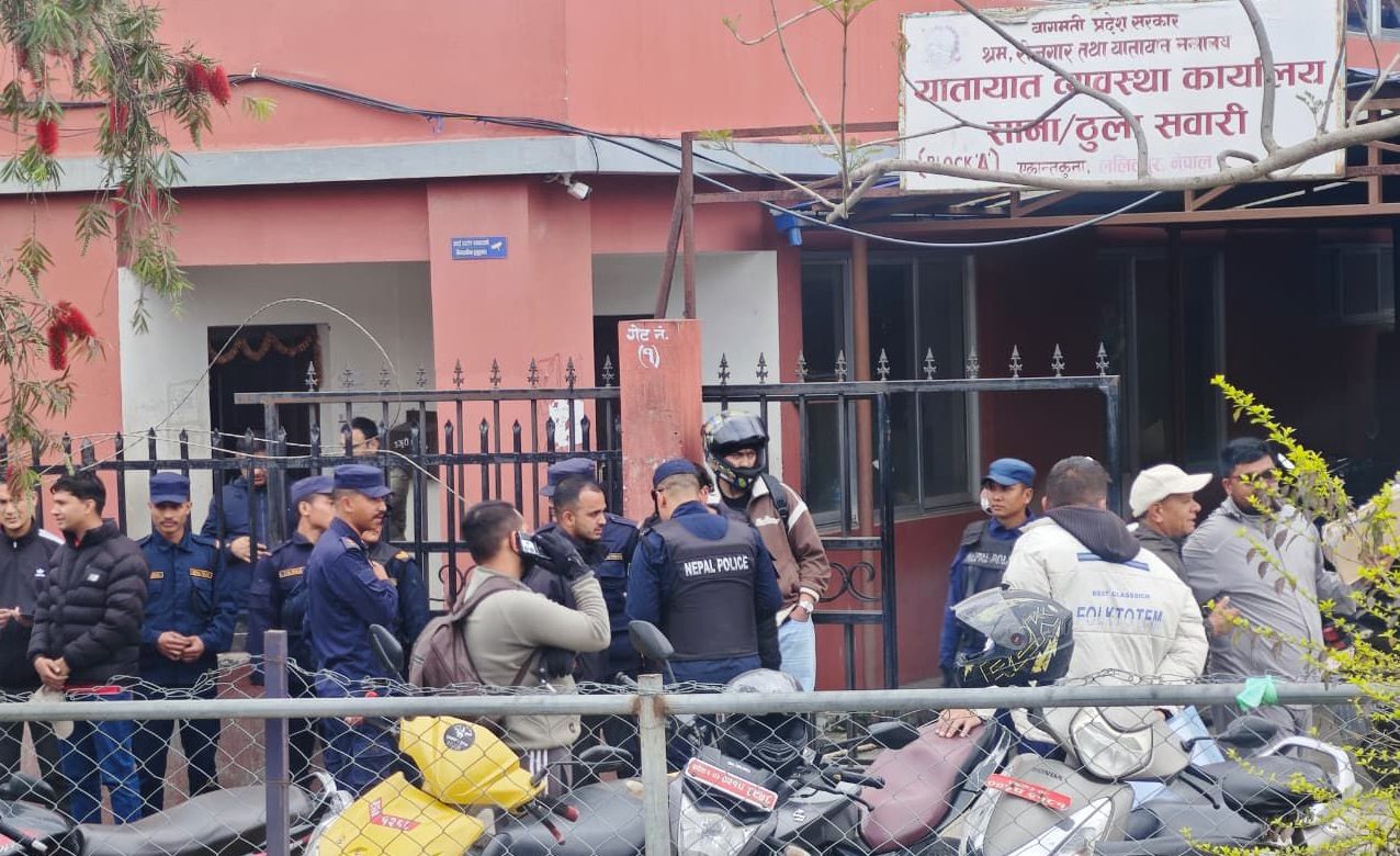 यातायात कार्यालय एकान्तकुनाबाट १५ जना बिचौलिया पक्राउ