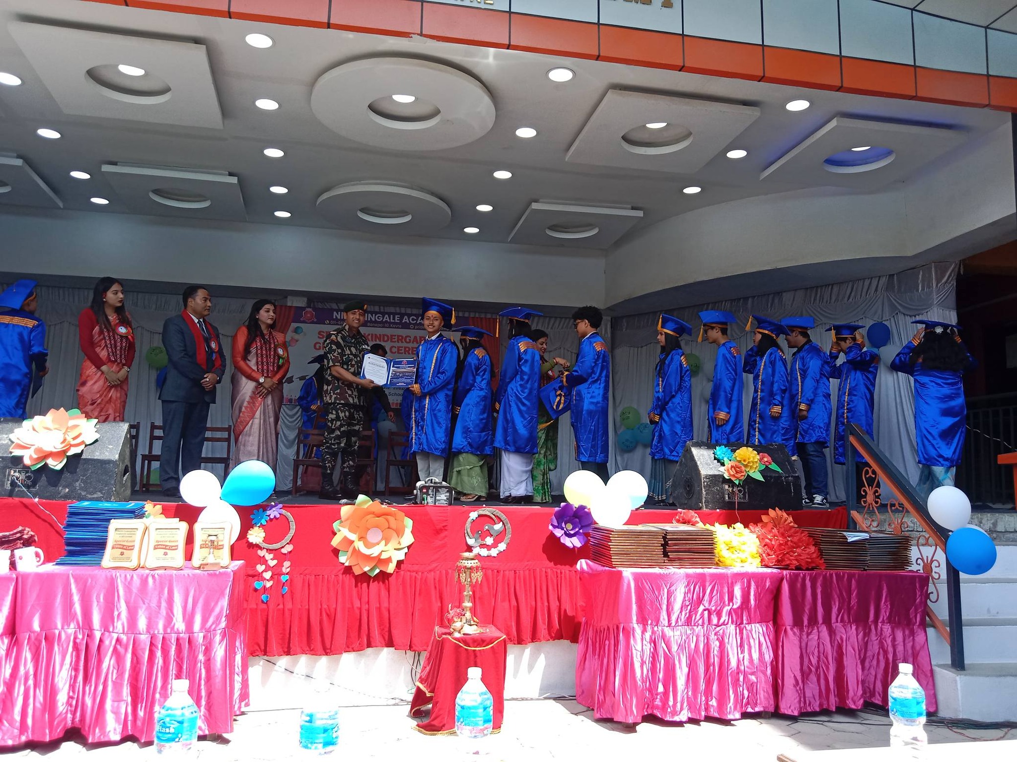 नाइटिङ्गेल एकेडेमीका एसईई उत्तीर्ण विद्यार्थीकाे बिदाइ तथा एसकेजीका विद्यार्थीको दीक्षान्त समारोह