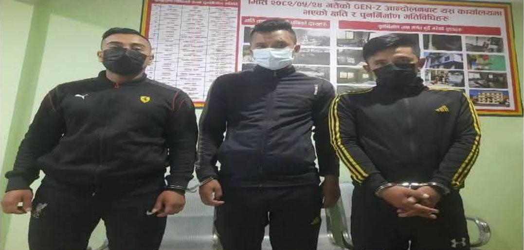 बनेपामा बसका यात्रुको झोला चोरी गर्ने तीन जना पक्राउ