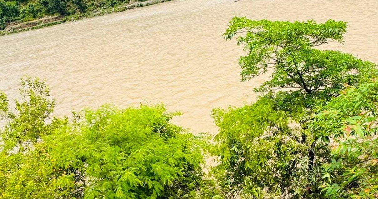 मण्डनदेउपुर-७ का पराजुली दम्पती सुनकोशी नदीमा हामफालेर बेपत्ता, खोजी कार्य जारी
