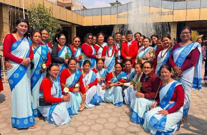 बनेपाका महिला स्वास्थ्य स्वयंसेविकाद्वारा भोटेकोसी बाढीपीडितका लागि ८२ हजार सहयोग