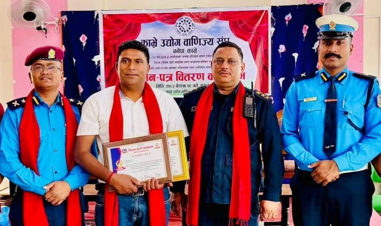 भोटेकोशी बाढीपीडितका लागि व्यवसायी राजन ढकालद्वारा १ लाख ७७ हजार ७७७ रुपैयाँ सहयोग